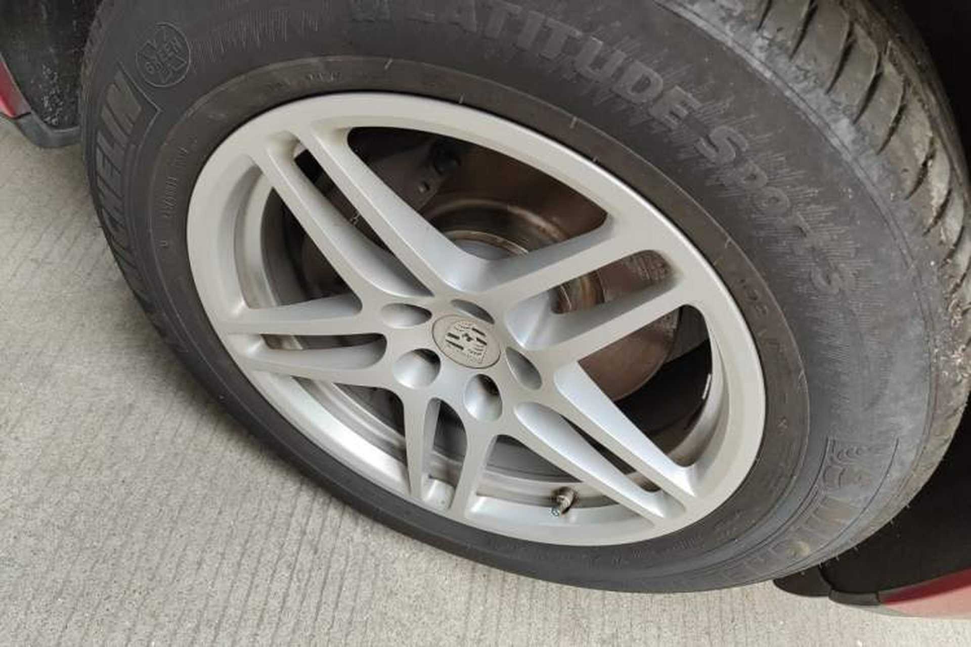 Used Porsche Macan 2018 Macan 2.0T Right Front Wheel Hub