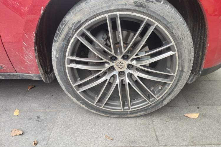 Used Porsche Macan 2018 Macan 2.0T Right Front Wheel Hub