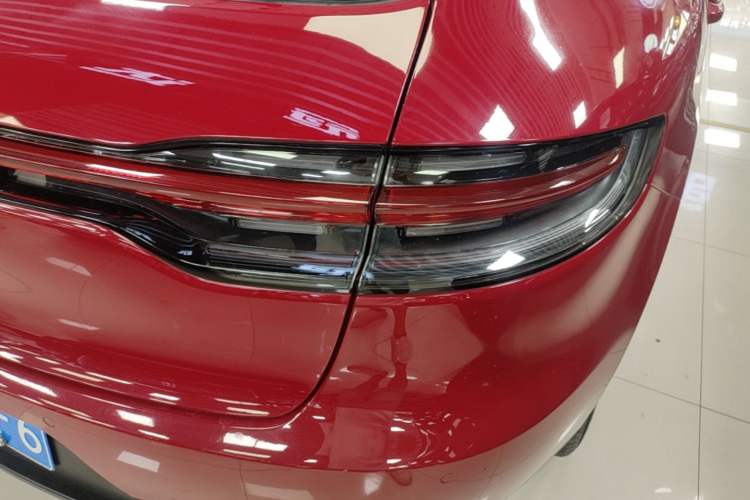 Used Porsche Macan 2018 Macan 2.0T Right Rear Taillight