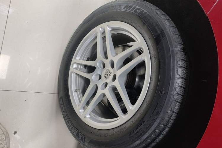 Used Porsche Macan 2018 Macan 2.0T Right Rear Wheel Hub