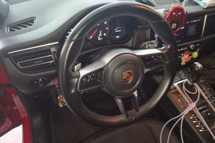 Used Porsche Macan 2018 Macan 2.0T Steering Wheel
