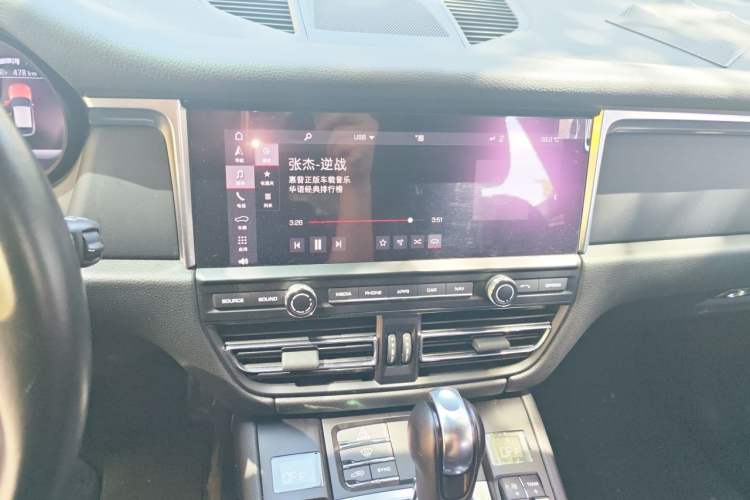 Used Porsche Macan 2018 Macan 2.0T Audio And AC Panel
