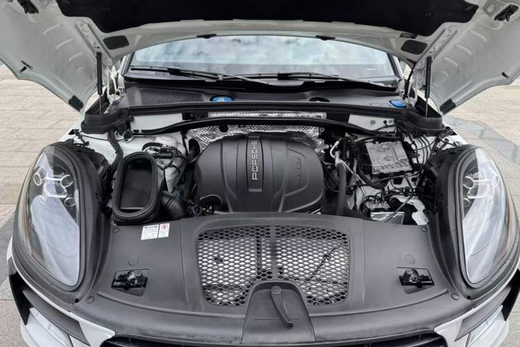 Used Porsche Macan 2018 Macan 2.0T Engine Bay