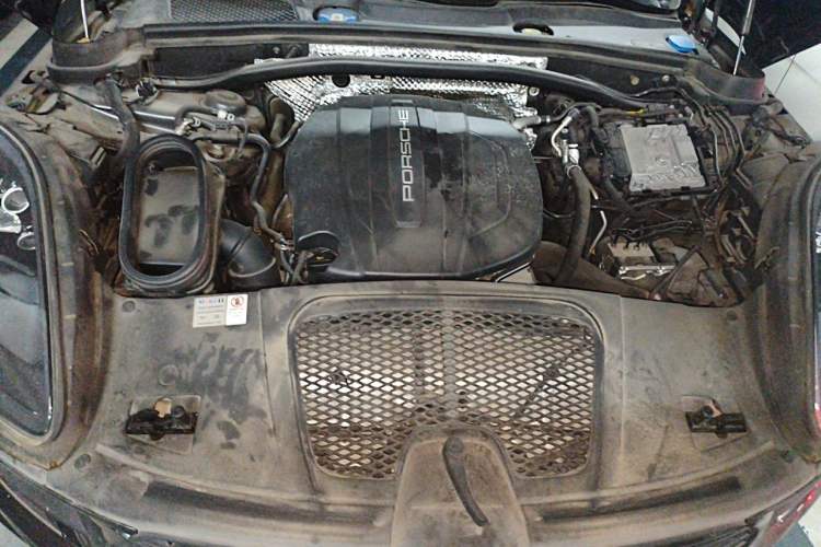 Used Porsche Macan 2018 Macan 2.0T Engine Bay