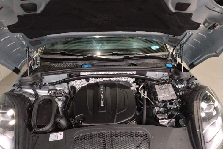 Used Porsche Macan 2018 Macan 2.0T Engine Bay
