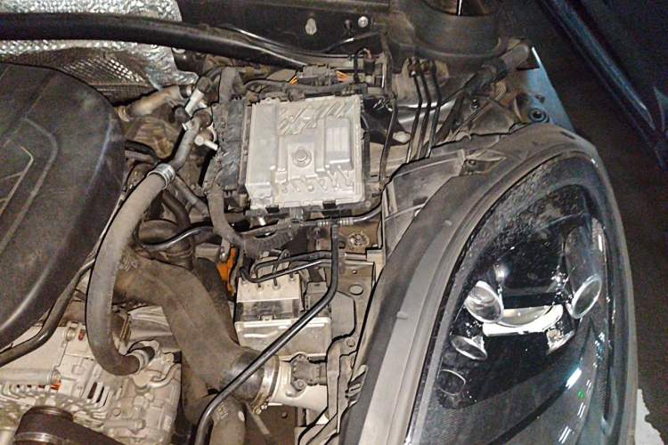 Used Porsche Macan 2018 Macan 2.0T Engine Bay Left