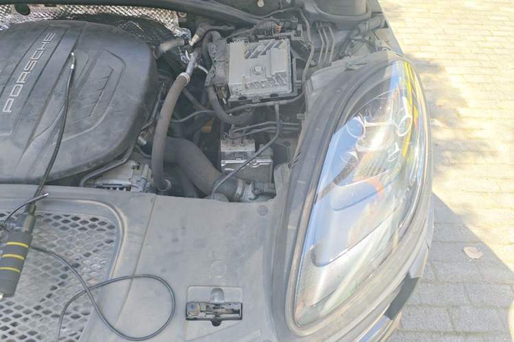 Used Porsche Macan 2018 Macan 2.0T Engine Bay Left