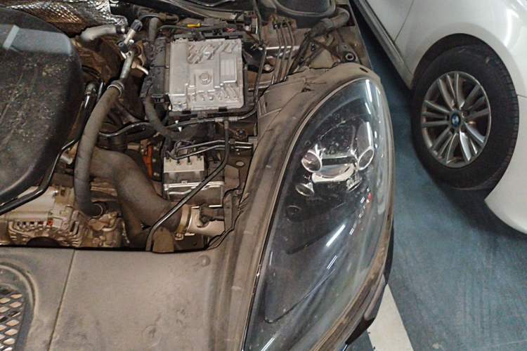 Used Porsche Macan 2018 Macan 2.0T Engine Bay Left