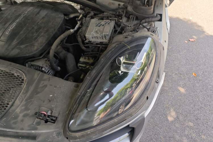 Used Porsche Macan 2018 Macan 2.0T Engine Bay Left