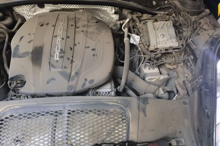 Used Porsche Macan 2018 Macan 2.0T Engine Bay Left