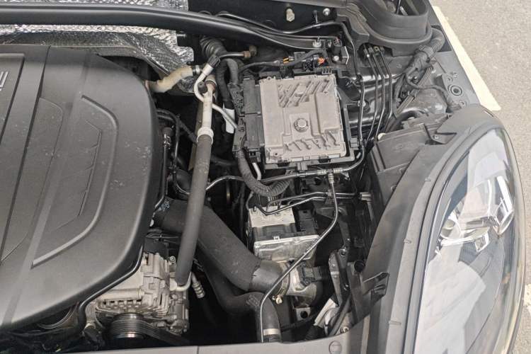 Used Porsche Macan 2018 Macan 2.0T Engine Bay Left