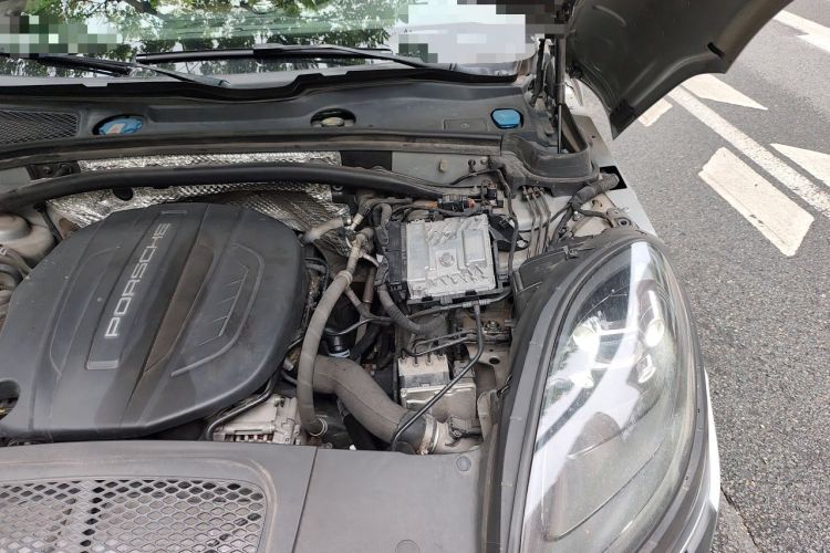 Used Porsche Macan 2018 Macan 2.0T Engine Bay Left