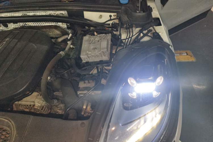 Used Porsche Macan 2018 Macan 2.0T Engine Bay Left