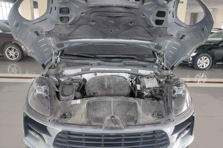 Used Porsche Macan 2018 Macan 2.0T Engine Bay