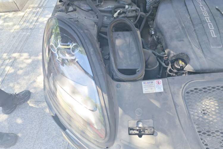 Used Porsche Macan 2018 Macan 2.0T Engine Bay Right