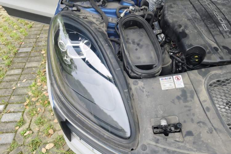 Used Porsche Macan 2018 Macan 2.0T Engine Bay Right