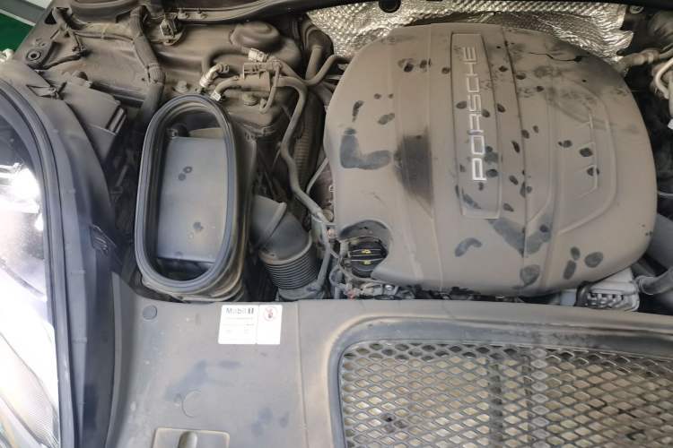 Used Porsche Macan 2018 Macan 2.0T Engine Bay Right