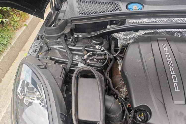 Used Porsche Macan 2018 Macan 2.0T Engine Bay Right