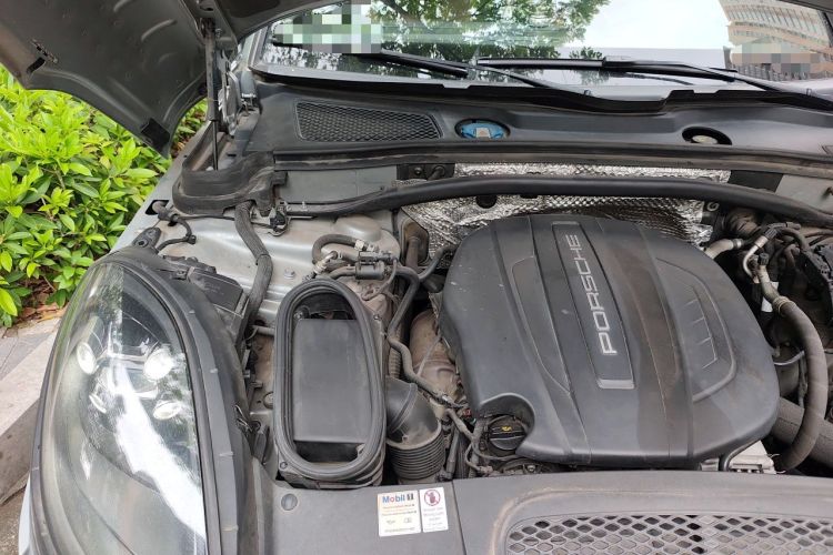 Used Porsche Macan 2018 Macan 2.0T Engine Bay Right
