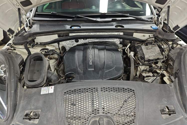Used Porsche Macan 2018 Macan 2.0T Engine Bay