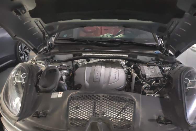 Used Porsche Macan 2018 Macan 2.0T Engine Bay