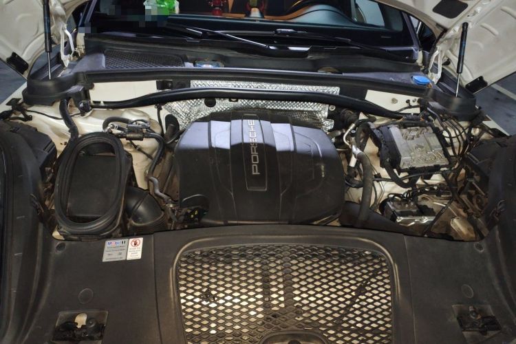 Used Porsche Macan 2018 Macan 2.0T Engine Bay