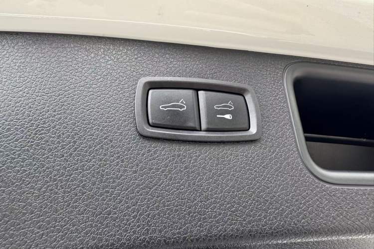 Used Porsche Macan 2018 Macan 2.0T Exterior 10