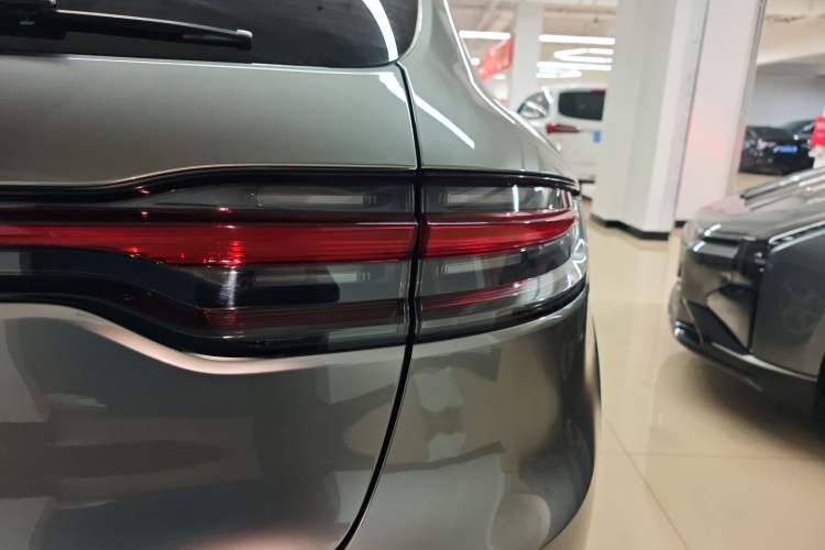 Used Porsche Macan 2018 Macan 2.0T Exterior 6