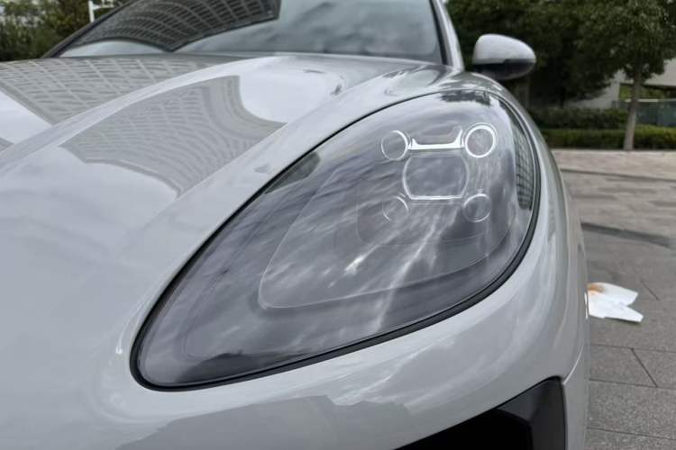 Used Porsche Macan 2018 Macan 2.0T Exterior 8