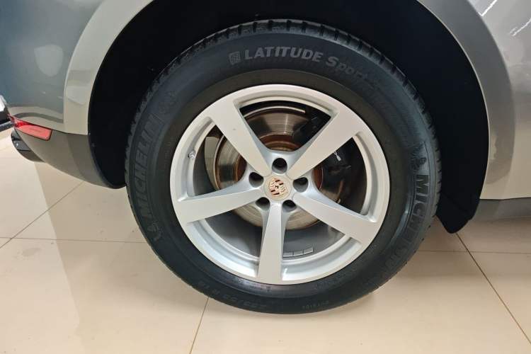 Used Porsche Macan 2018 Macan 2.0T Exterior 8