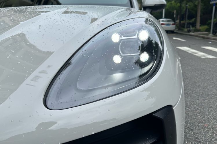 Used Porsche Macan 2018 Macan 2.0T Exterior 8