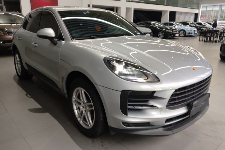 Used Porsche Macan 2018 Macan 2.0T Front Right 45 Deg