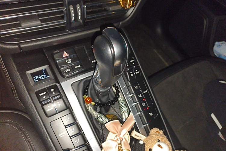 Used Porsche Macan 2018 Macan 2.0T Gear Lever