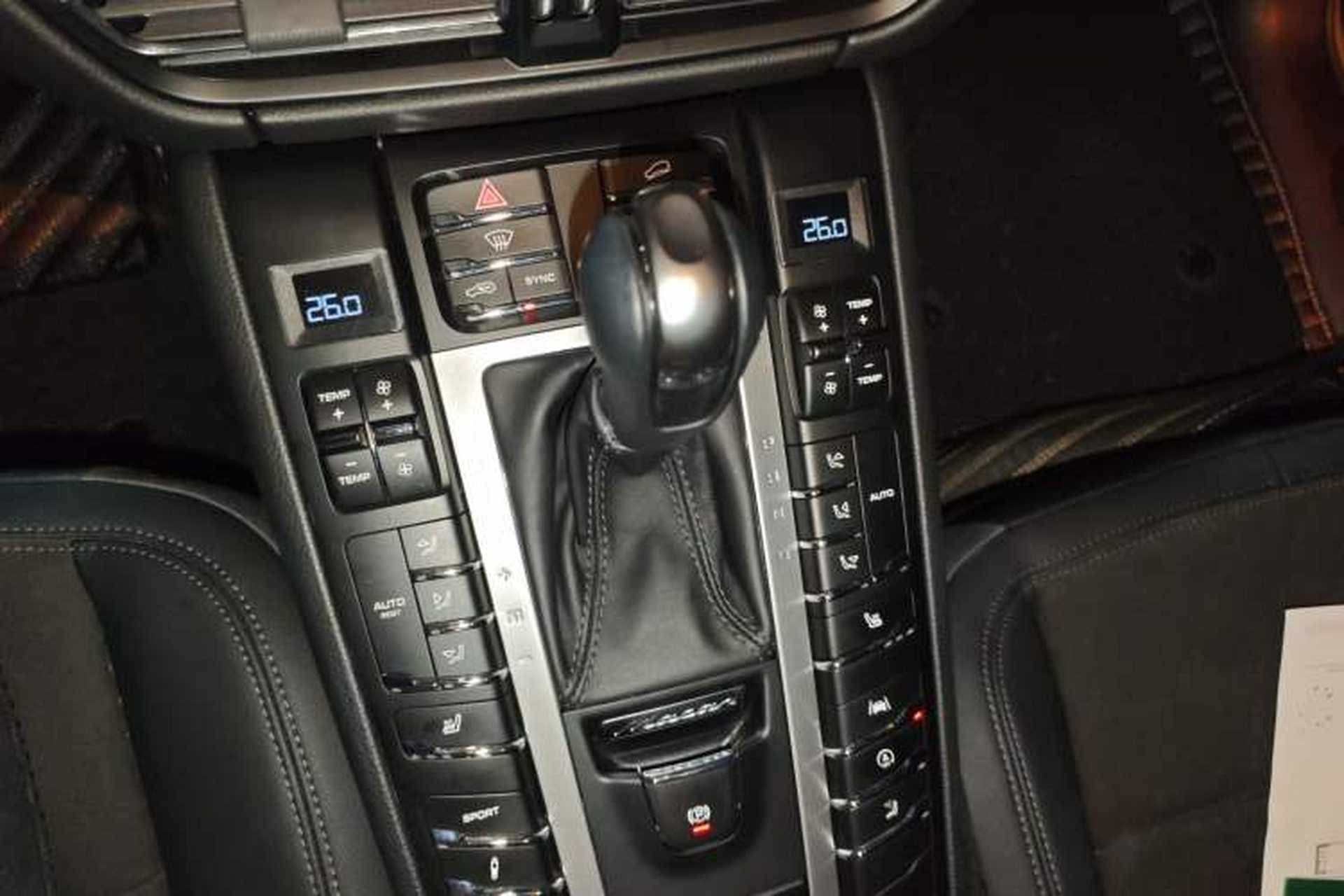 Used Porsche Macan 2018 Macan 2.0T Gear Lever