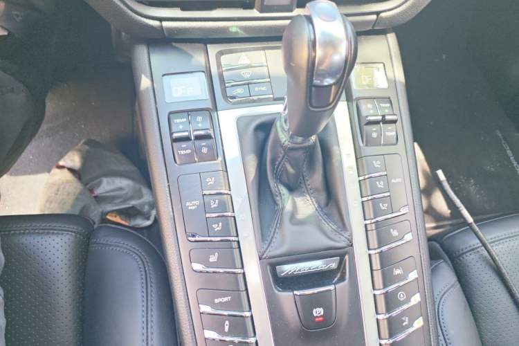 Used Porsche Macan 2018 Macan 2.0T Gear Lever