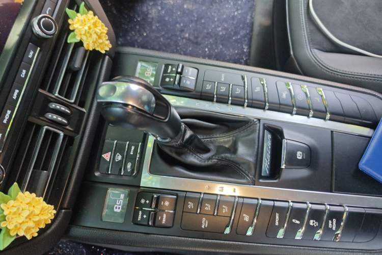 Used Porsche Macan 2018 Macan 2.0T Gear Lever