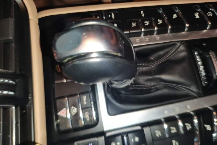 Used Porsche Macan 2018 Macan 2.0T Gear Lever