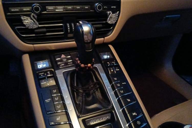 Used Porsche Macan 2018 Macan 2.0T Gear Lever