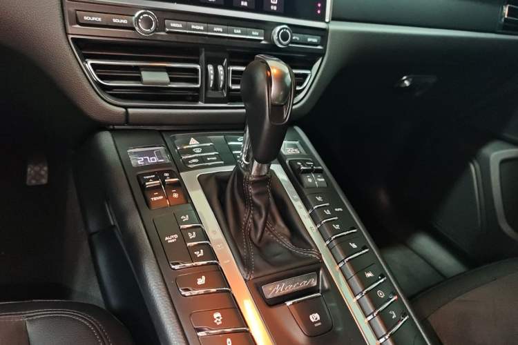 Used Porsche Macan 2018 Macan 2.0T Gear Lever