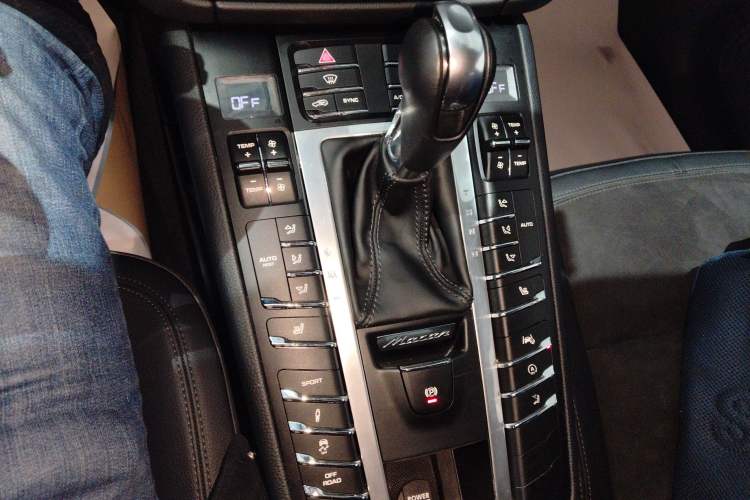 Used Porsche Macan 2018 Macan 2.0T Gear Lever