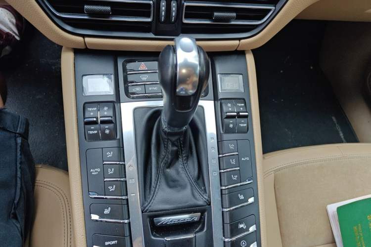 Used Porsche Macan 2018 Macan 2.0T Gear Lever