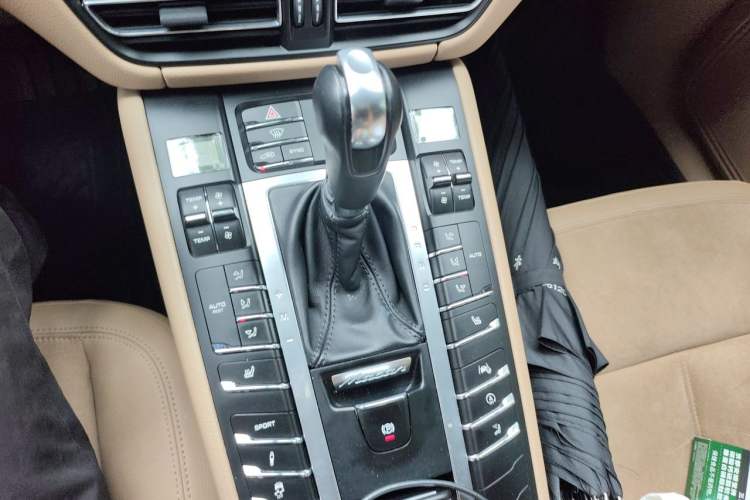 Used Porsche Macan 2018 Macan 2.0T Gear Lever