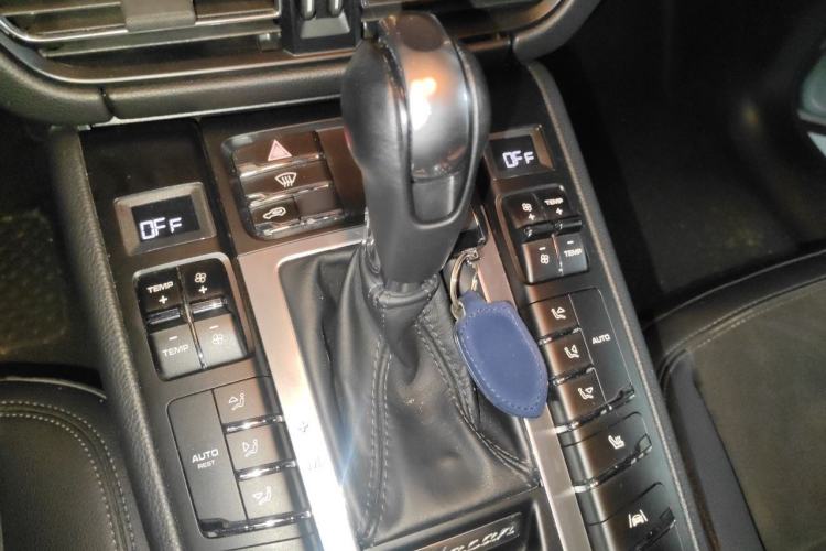 Used Porsche Macan 2018 Macan 2.0T Gear Lever