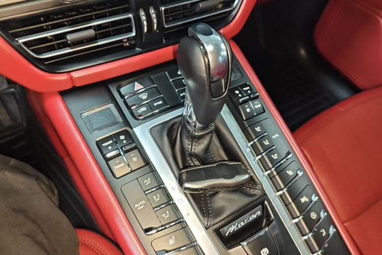 Used Porsche Macan 2018 Macan 2.0T Gear Lever