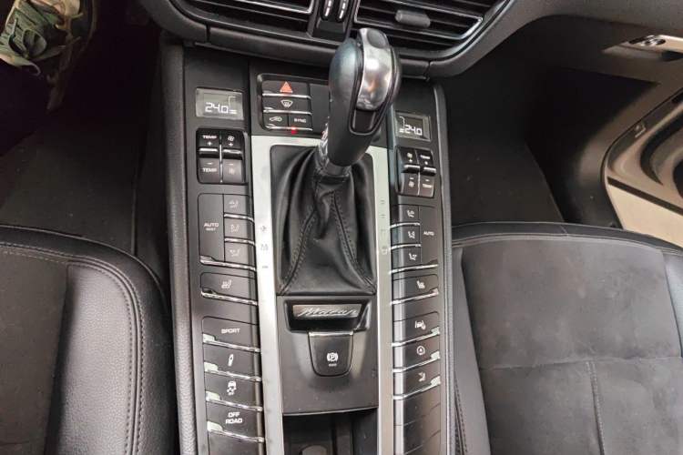 Used Porsche Macan 2018 Macan 2.0T Gear Lever