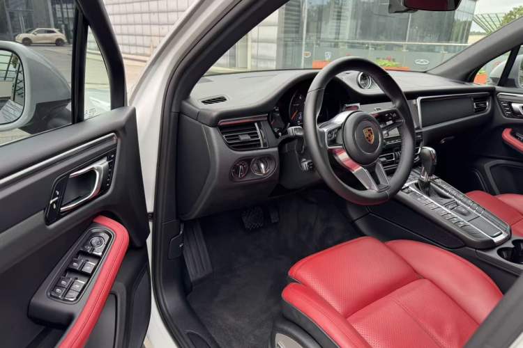 Used Porsche Macan 2018 Macan 2.0T Interior 1
