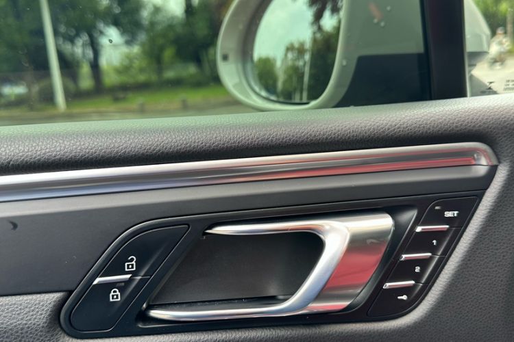 Used Porsche Macan 2018 Macan 2.0T Interior 13