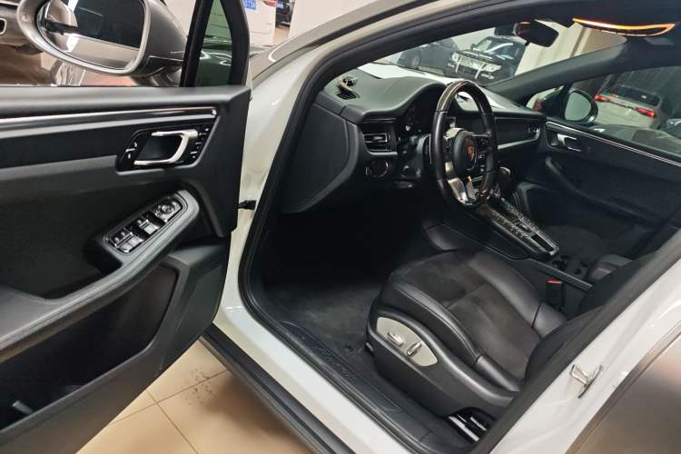 Used Porsche Macan 2018 Macan 2.0T Interior 3