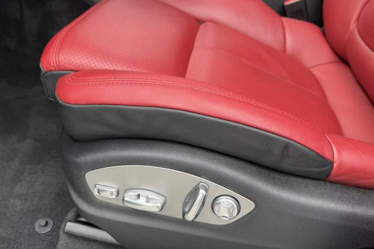Used Porsche Macan 2018 Macan 2.0T Left Front Seat