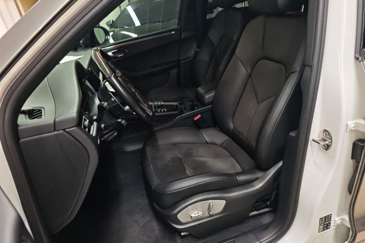 Used Porsche Macan 2018 Macan 2.0T Left Front Seat